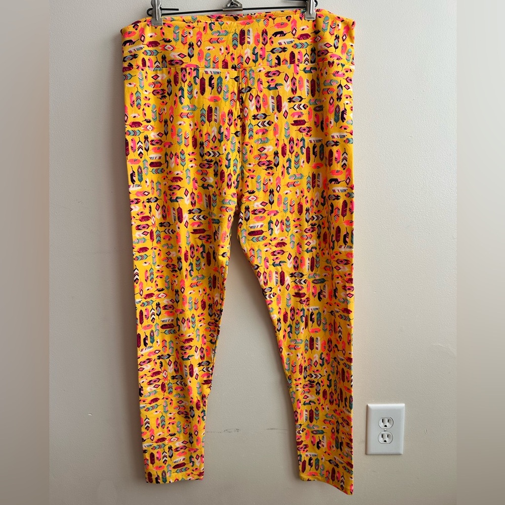 LuLaRoe Women’s Feather Leggings TC2